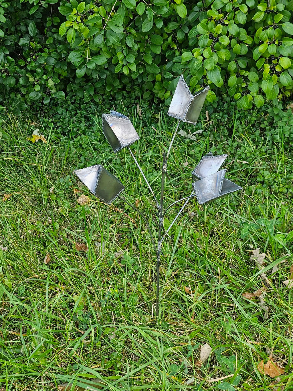 Tulips Garden Ornament | Lawn Sculpture 36" | Geometric Metal Garden Ornament | cubearts.ca